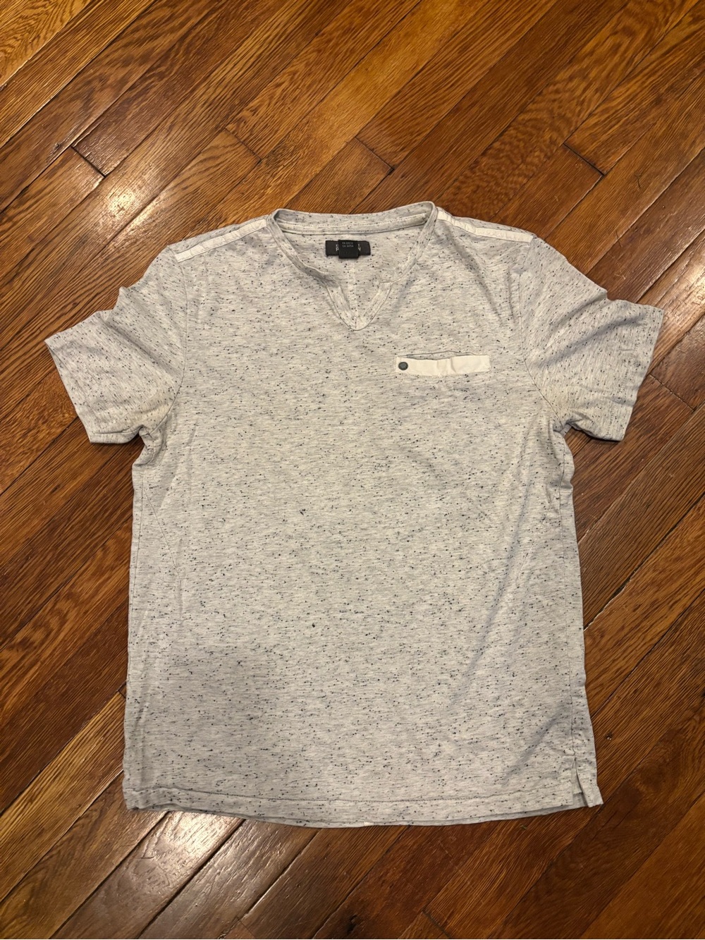 Kenneth Cole Reaction Light Gray Speckled V-Neck Pocket Tee